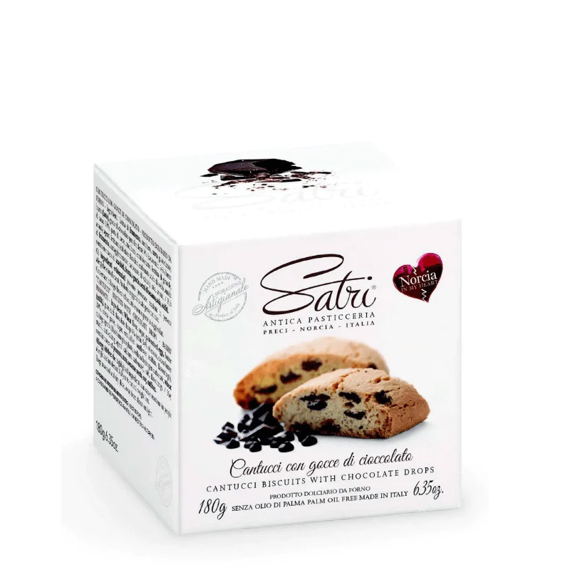 Il Cantucci con gocce di cioccolato sono preparati seguendo la tradizionale ricetta dei cantucci con l’aggiunta di gocce di ottimo cioccolato per un effetto golosissimo. Interamente fatti a mano, osservando i più antichi metodi, i cantucci sono perfetti come dessert accanto ad un buon bicchiere di passito.