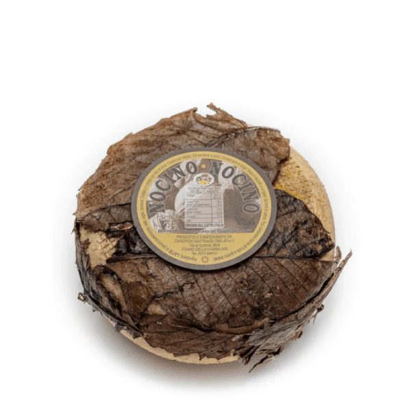 Pecorino stagionato sotto foglie di Noce - La Petronilla